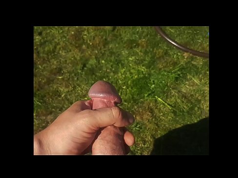 ❤️ O bunăciune fierbinte își face sex cu păsărica roz și ejaculează cu un squirt într-o grădină de vară at ro.massagecenter-yalta.ru ❌❤