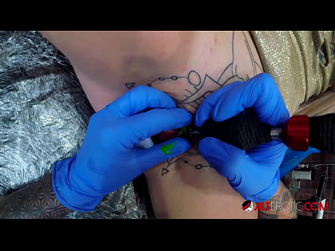 ❤️ Sully Savage, o bunăciune extrem de tatuată, și-a făcut un tatuaj pe clitorisul ei at ro.massagecenter-yalta.ru ❌❤